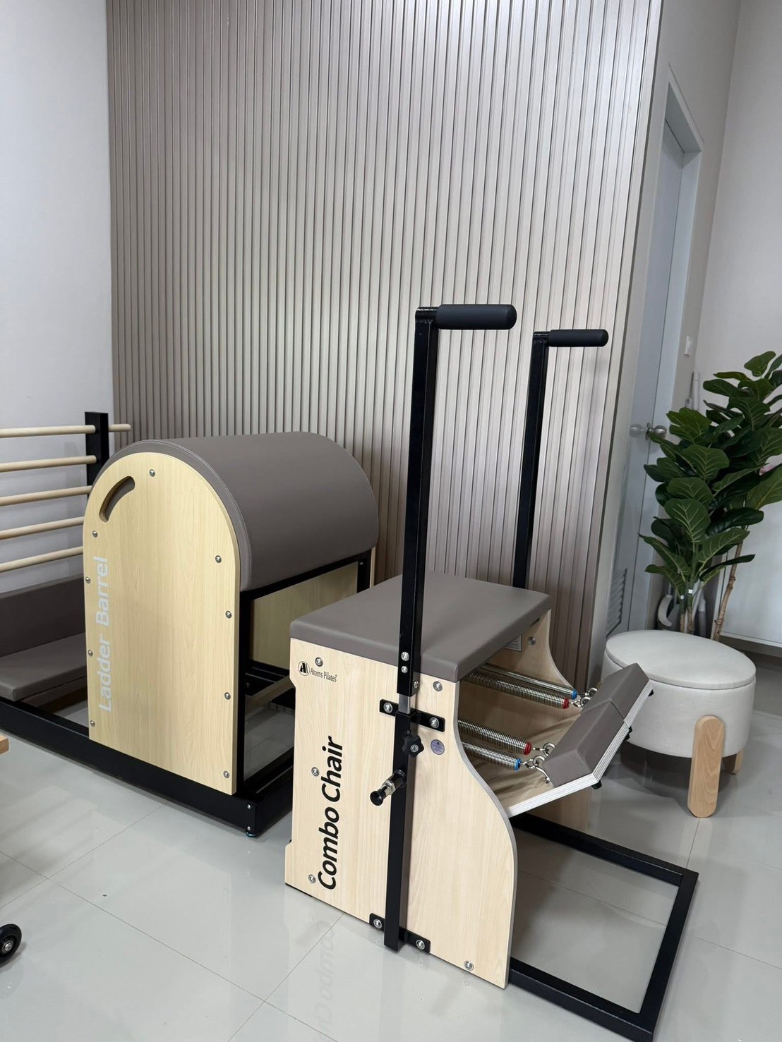 รับติดตั้งพิลาทิส บันไดบาร์เรล